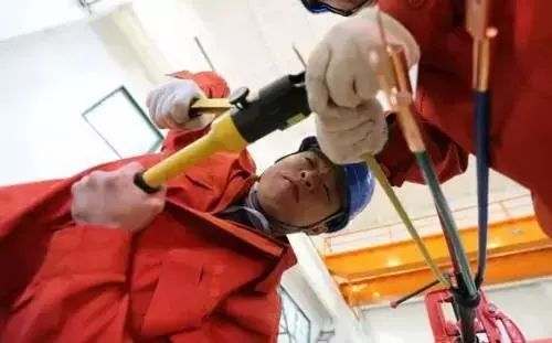 你認(rèn)為配電箱系統(tǒng)圖怎么樣？圖片中的符號是什么意思？